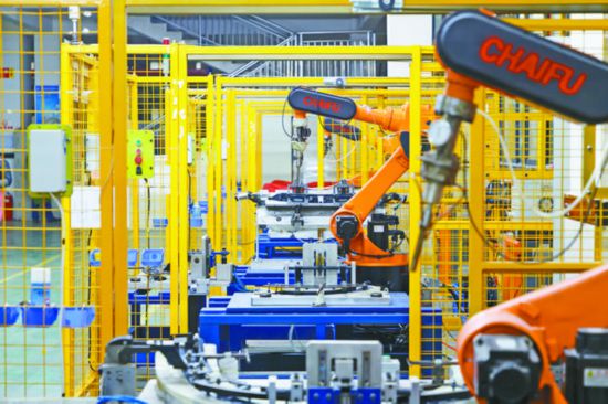 四川廣安 數(shù)字化智能化改造賦能企業(yè)轉(zhuǎn)型升級(jí)，工業(yè)機(jī)器人制造助推智能工廠建設(shè)